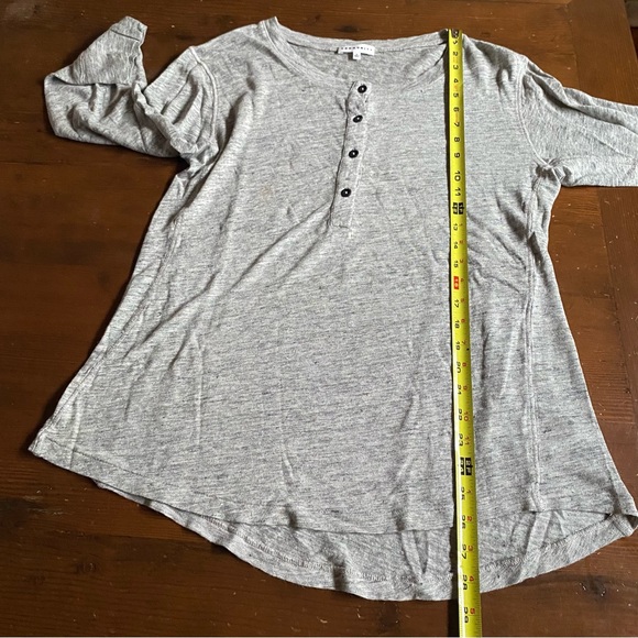 Aritzia Community Heathered Gray 100% Linen Henley Assymetrical Top Size MEDIUM - Picture 12 of 15